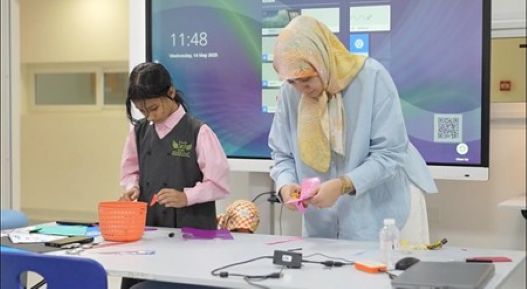 Students and mentors in the Assalam School workshop (Oman)